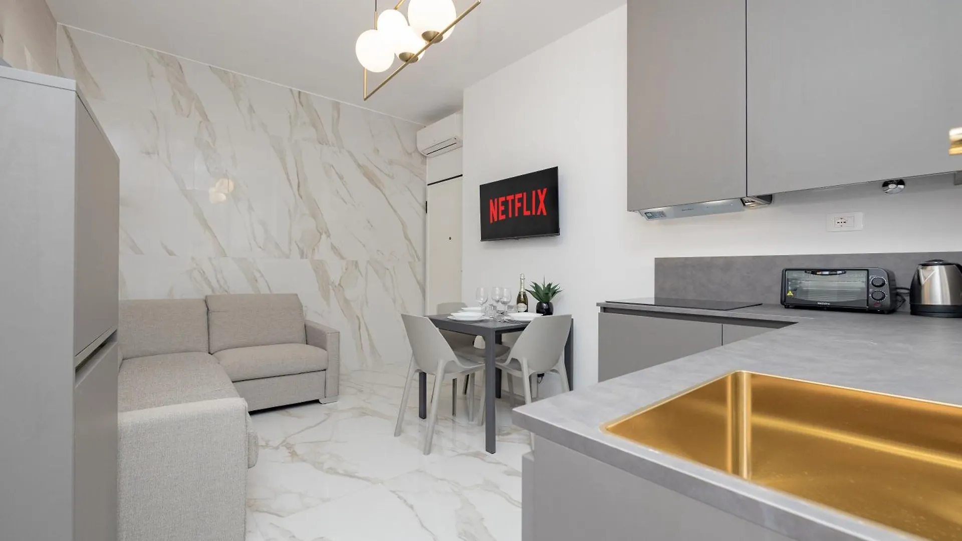 4Co4 - Duomo - Luxurious - Large - Central Milan Apartment