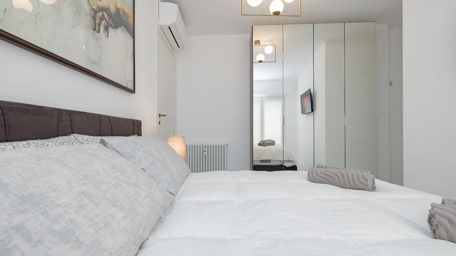 Apartment 4Co4 - Duomo - Luxurious - Large - Central Milan
